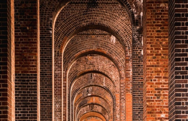 Цегляні віадуки – чудові інженерні арочні споруди.