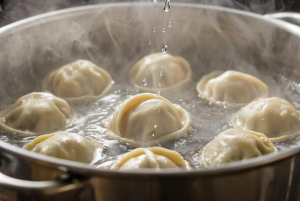 Навіщо в каструлю з пельменями додавати склянку холодної води і до того&hellip;