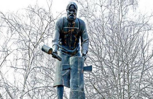 Пам'ятник Івану Бокарєву. /Фото: belpressa.ru. Памятник Ивану Бокареву. /Фото: belpressa.ru.