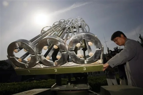 У те, що КНР справді контролює опади, по-справжньому вірять хіба що в КНР. /Фото: nbcnews.com В то, что КНР действительно контролирует осадки, по-настоящему верят разве что в самой КНР. /Фото: nbcnews.com