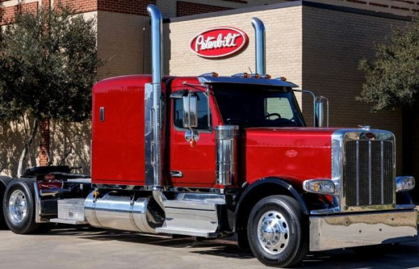 Підводний човен вийшов помітно краще за Акулу. / Фото: militaryrussia.ru. Подлодка вышла заметно лучше Акулы. /Фото: militaryrussia.ru.