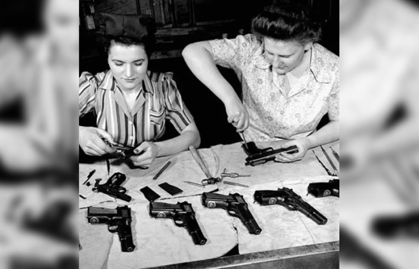 Пістолет випускали з обох боків./ Фото: defensemedianetwork.com Пистолет выпускали по обе стороны./ Фото: defensemedianetwork.com