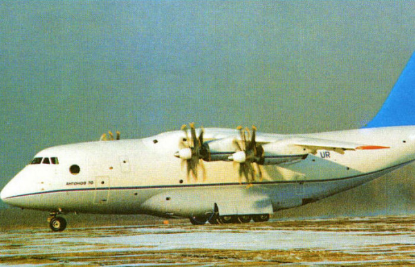 Літак за всіма параметрами кращий за Ан-12. /Фото: aviadejavu.ru. Самолёт по всем параметрам лучше Ан-12. /Фото: aviadejavu.ru.