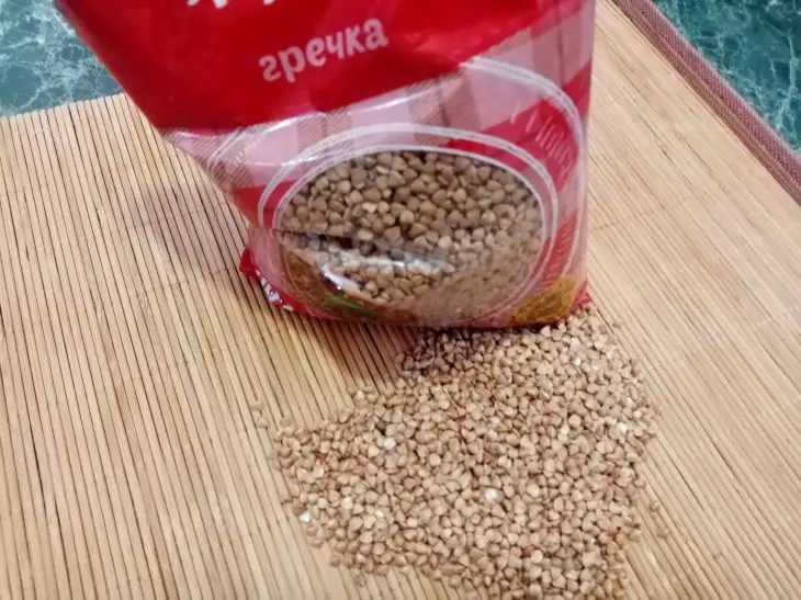 Головна 64 Що не можна додавати до гречки: знищує всі вітаміни на сніданок