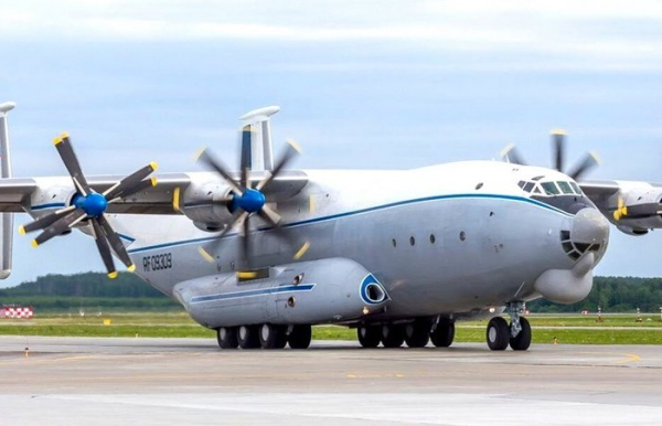 Радянський богатир Ан-22, що міг піднімати у небо танки