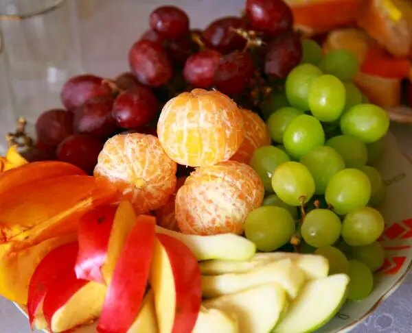 Коли фрукти перетворюються на отруту: чому не можна їсти після їжі