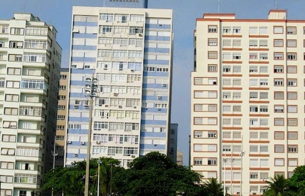 Через що в Бразилії з'явилися цілі квартали кривих падаючих будинків