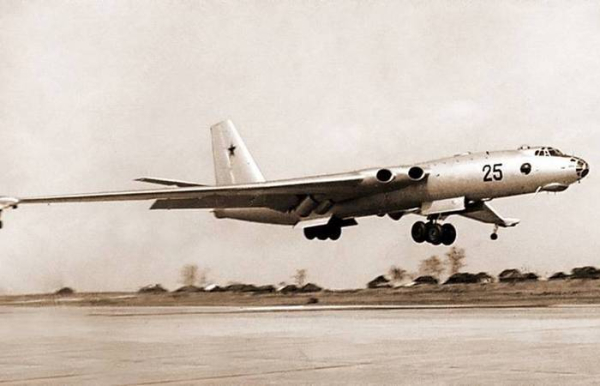 Головна 25 М-4: зведений брат Ту-95, що виявився надто ненажерливим навіть для СРСР