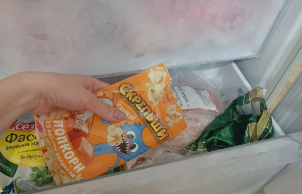 Головна 32 Навіщо заморожувати попкорн та харчову плівку: побутові секрети для порядку у холодильнику