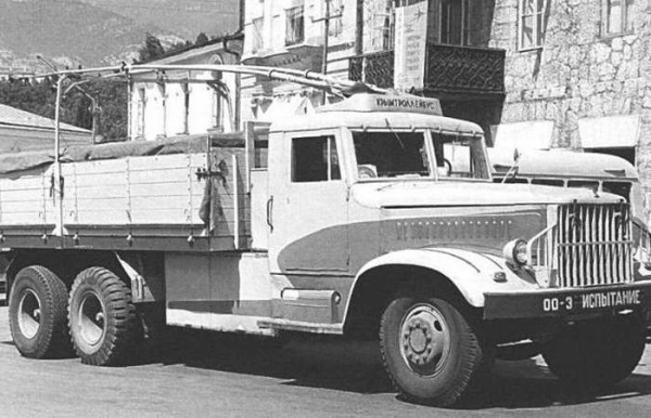 Грузовик и троллейбус. /Фото: topwar.ru. 