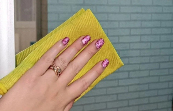 Рекомендуємо мити дзеркала з гелем для гоління. Советуем мыть зеркала с гелем для бритья.