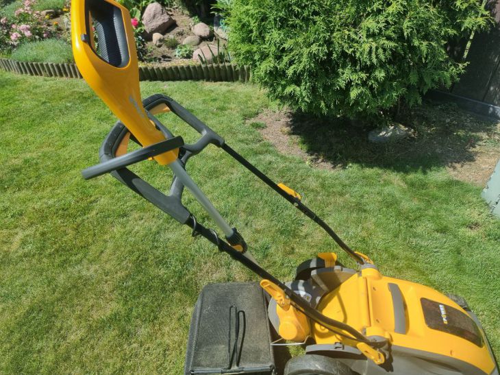 Чому не можна косити траву під корінь: помилка газонокосильника