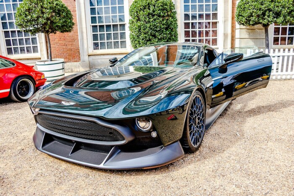 Aston Martin Victor с углеволоконным кузовом и 6-ступенчатой КПП. Фото: wikimedia.org