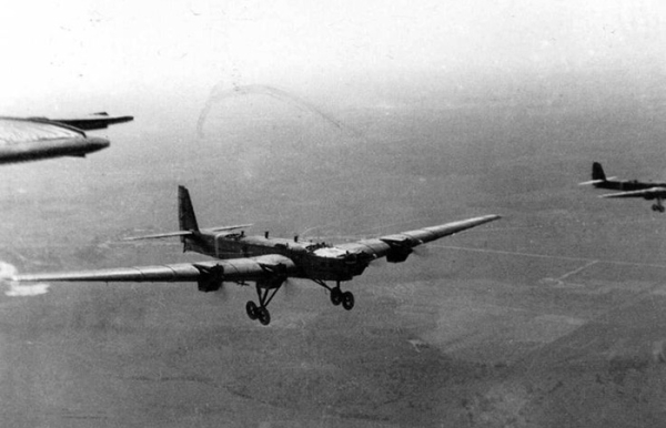 Бомбардувальник ТБ-3./ Фото: respublikarso.org Бомбардировщик ТБ-3./ Фото: respublikarso.org