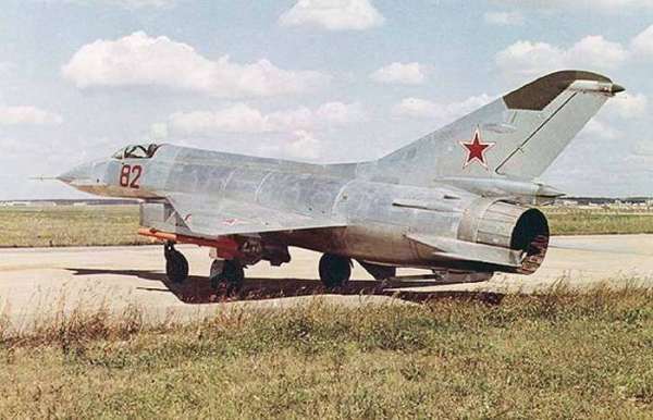 Як одна єдина подія позбавила Радянський Союз винищувача, який обігнав свою епоху