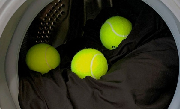 Постирайте пуховки с теннисными шариками. / Фото: journal.citilink.ru