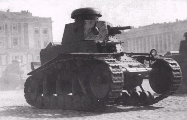 Первый советский танк Т-18. Лёгкий, конечно же. /Фото: arma-models.ru. 