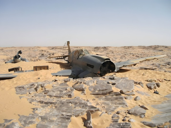 Зниклий літак, який зберігала Сахара 80 років. /Фото: warfarehistorynetwork.com Пропавший самолёт, который хранила Сахара 80 лет. /Фото: warfarehistorynetwork.com