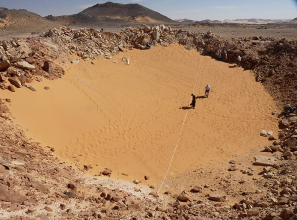 Кратер Каміль – одне з найвідоміших місць падіння метеориту. /Фото: nationalgeographic.com Кратер Камиль - одно из самых известных мест падения метеорита. /Фото: nationalgeographic.com