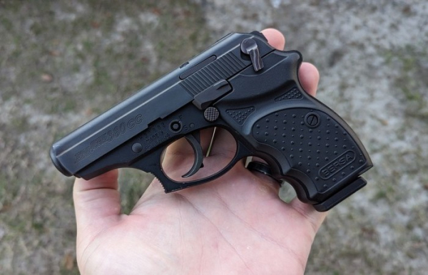 Вооружаются ими и силовики. /Фото: crossbreedholsters.com. 