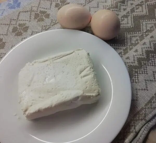 З чим не можна їсти сир: погане поєднання для печінки