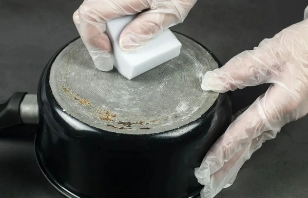 Головна 29 6 речей, які в жодному разі не можна робити з меламіновою губкою