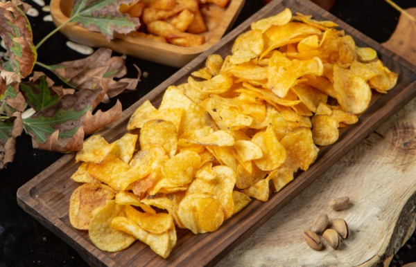 Сегодня существуют самые разные вкусы чипсов./Фото: freepik.com.