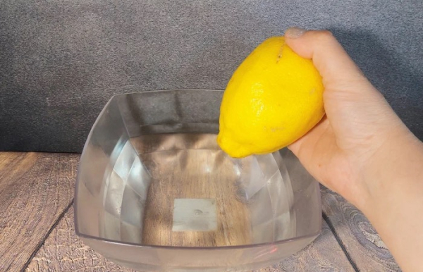 Горячая вода отлично реанимирует лимон.