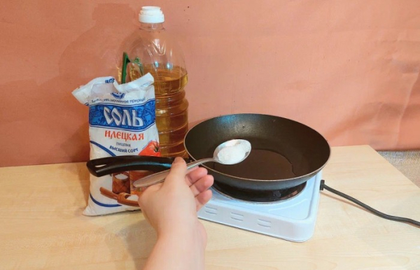 Сіль врятує вашу вечерю. Соль спасет ваш ужин.