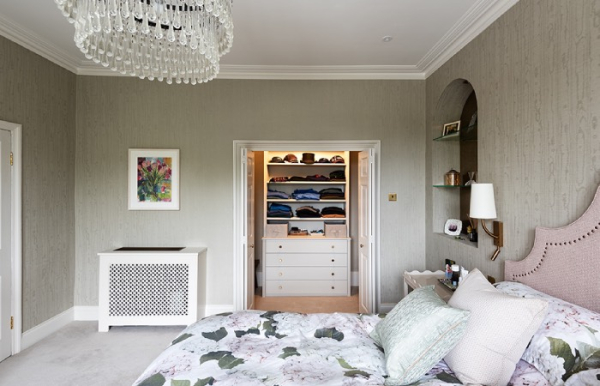 Во многих домах шкафы встроены в стены. / Фото: www.freepik.com.