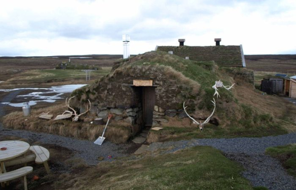 Удивительные многовековые постройки из дёрна.  Фото: is.nat.is.