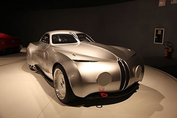 BMW Concept Coupe Mille Miglia выполнен в винтажном стиле. Фото: 360carmuseum.com