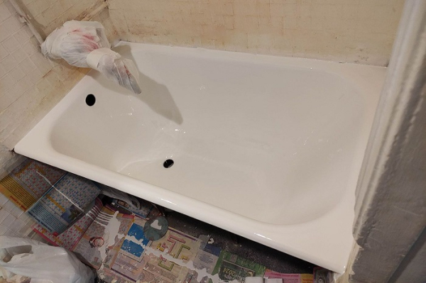 Після реставрації ванна виглядає як нова. / Фото: media.halvacard.ru После реставрации ванна выглядит, как новая. / Фото: media.halvacard.ru