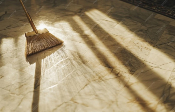 В Італії підмітають частіше, ніж миють підлогу. / Фото: freepik.com. В Италии подметают чаще, чем моют полы. / Фото: freepik.com.