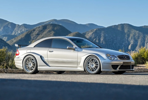 Mercedes-Benz CLK DTM AMG разгонялся до 100 км в час за 4 секунды. Фото: msothebys.com