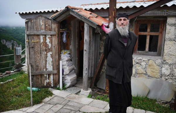 Монах Максим Кавтарадзе, Автор фото: Amos Capple. Фото: elembrujodegaia.blogspot.com Монах Максим Кавтарадзе, Автор фото: Amos Capple. Фото: elembrujodegaia.blogspot.com