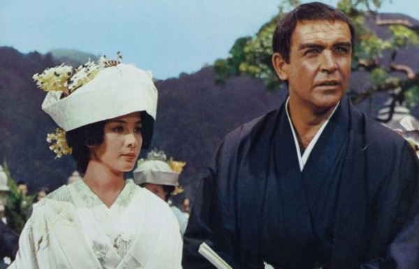 Впервые западный зритель увидел шиноби в бондиане: Живёшь только ждажы. /Фото: Кинопоиск. 