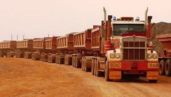 Самый большой автопоезд в истории. /Фото:YouTube.com. 