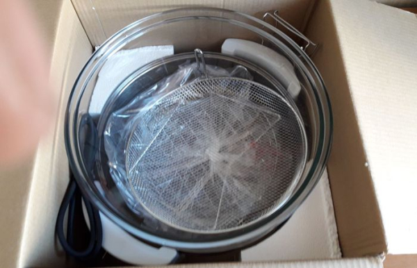 Правильный уход продлит срок службы аэрогриля.  Фото: static.onlinetrade.ru.