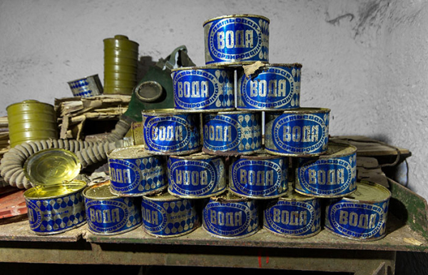 Головна 28 Навіщо в СРСР воду пакували у бляшанки