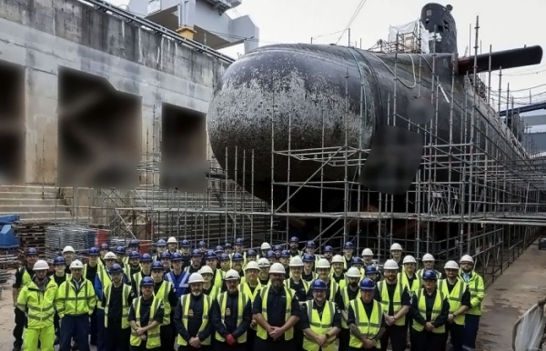 Як британці ремонтували атомний підводний човен молотком і суперклеєм