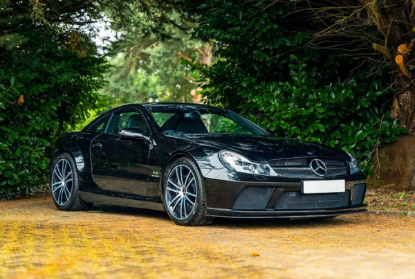Мощность мотора Mercedes-Benz SL 65 AMG Black Series достигает 670 л. с. Фото: rmsothebys.com