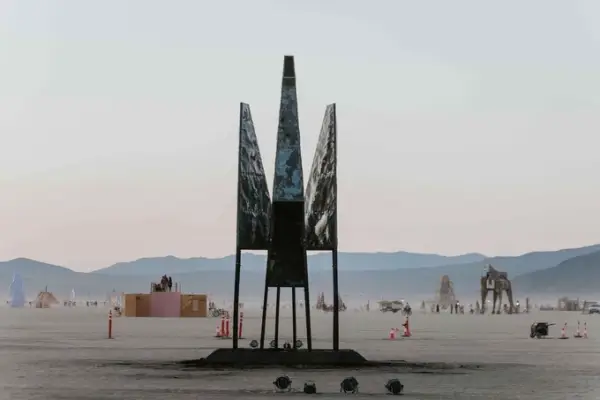 Процес спалення скульптури «Фенікс» на Burning Man