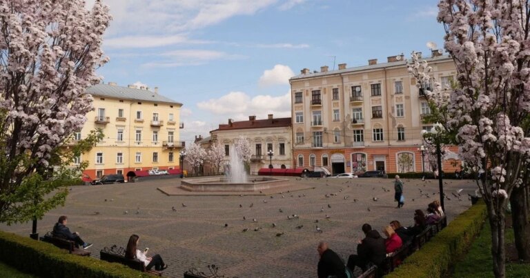 У Чернівцях перевірили сходи із надгробних плит 7