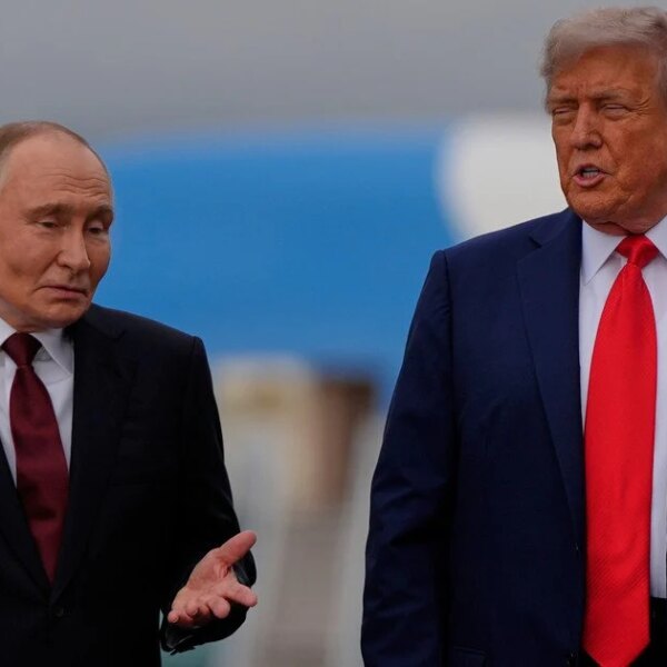 Трамп запозичує тактику Путіна: Bloomberg про загрози для США