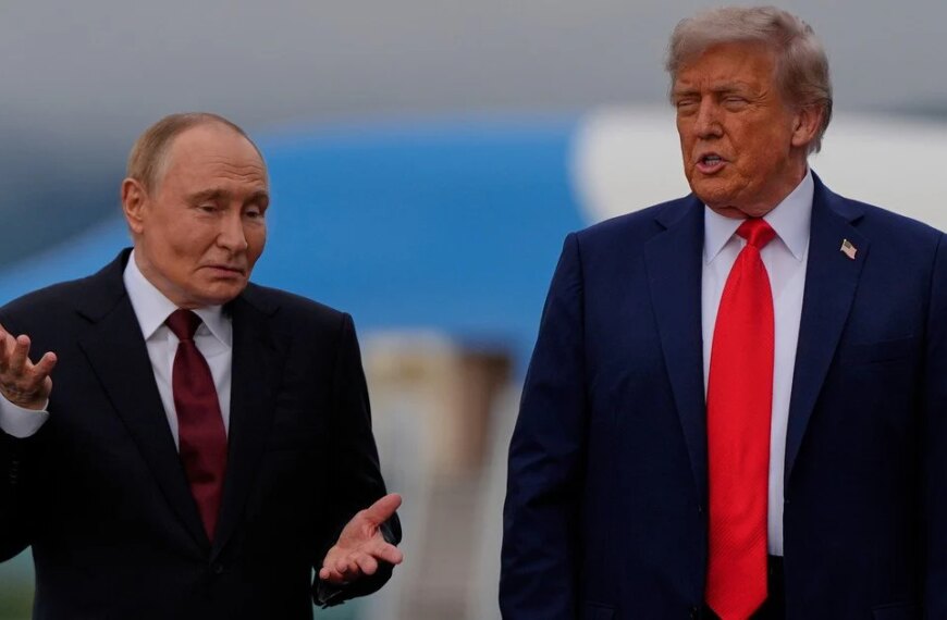 Трамп запозичує тактику Путіна: Bloomberg про загрози для США