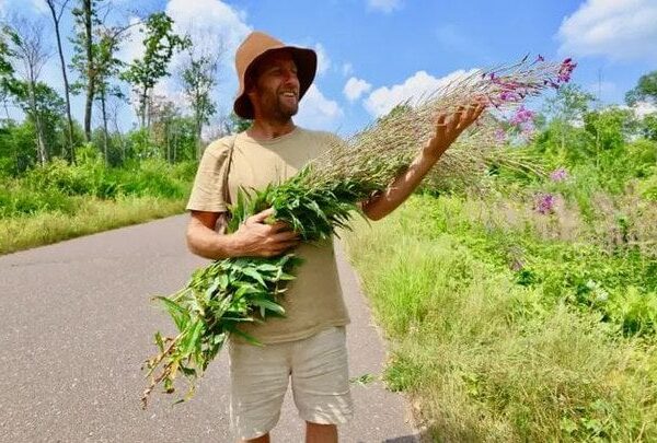 Чоловік рік жив з лісових дарів: результати експерименту