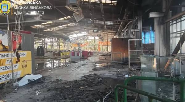 Російські дрони знищили торговельний центр на Херсонщині