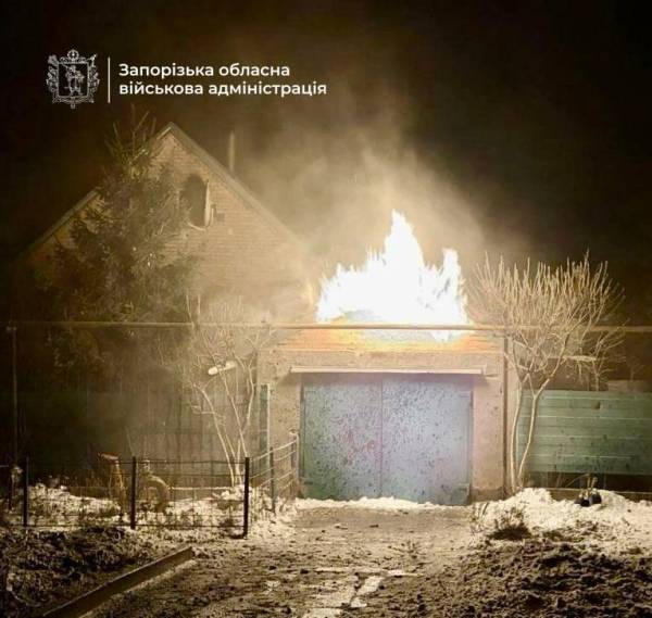 Вибухова хвиля пошкодила приватний будинок у Запоріжжі 14 Вибухова хвиля пошкодила приватний будинок у Запоріжжі 9