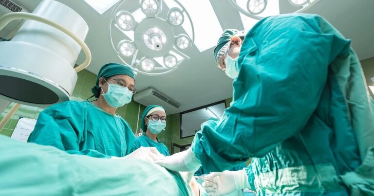 Шість пластичних операцій за раз: чи вартує ризик двох років збору коштів 2